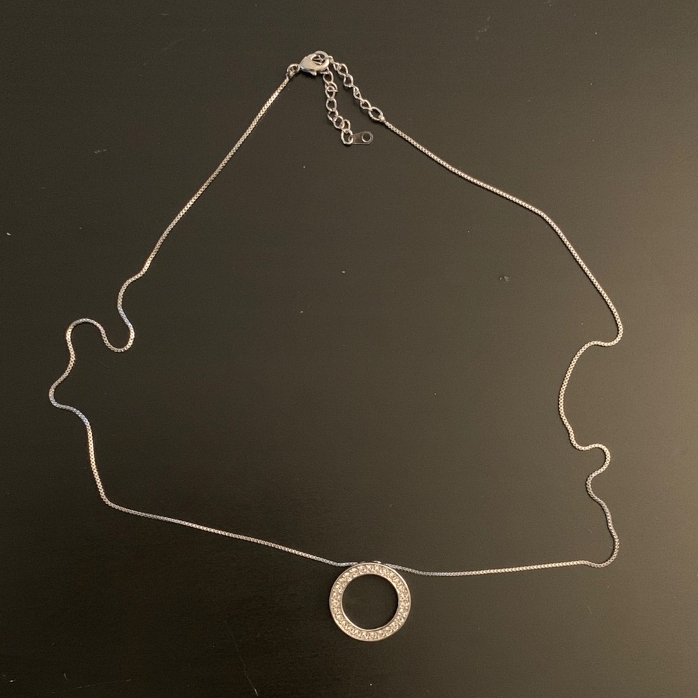 Elegant Faux Silver Circle Pendant Necklace